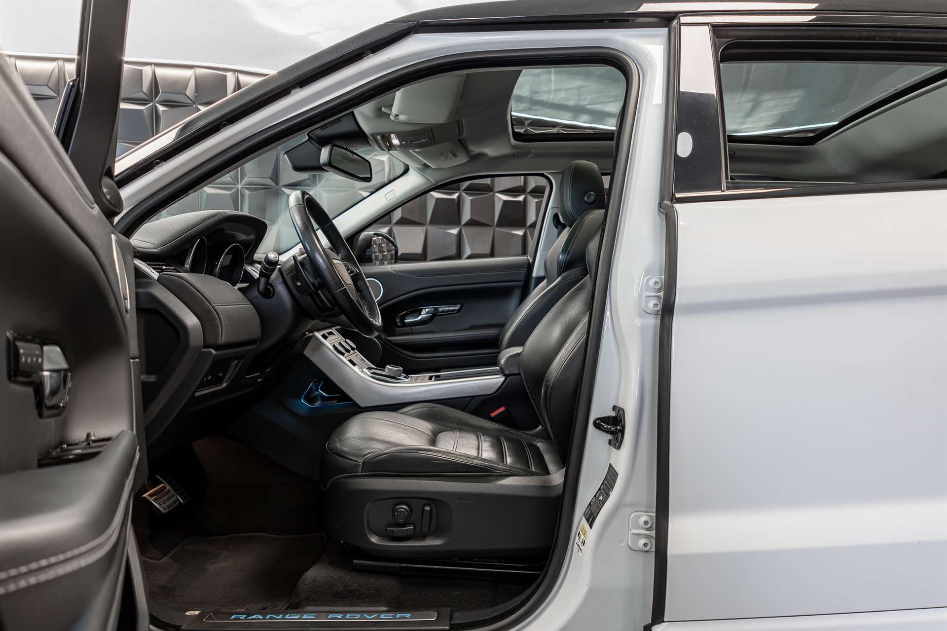 LAND ROVER Range Rover Evoque 2.0 Si4 HSE Dynamic AT9-image-9
