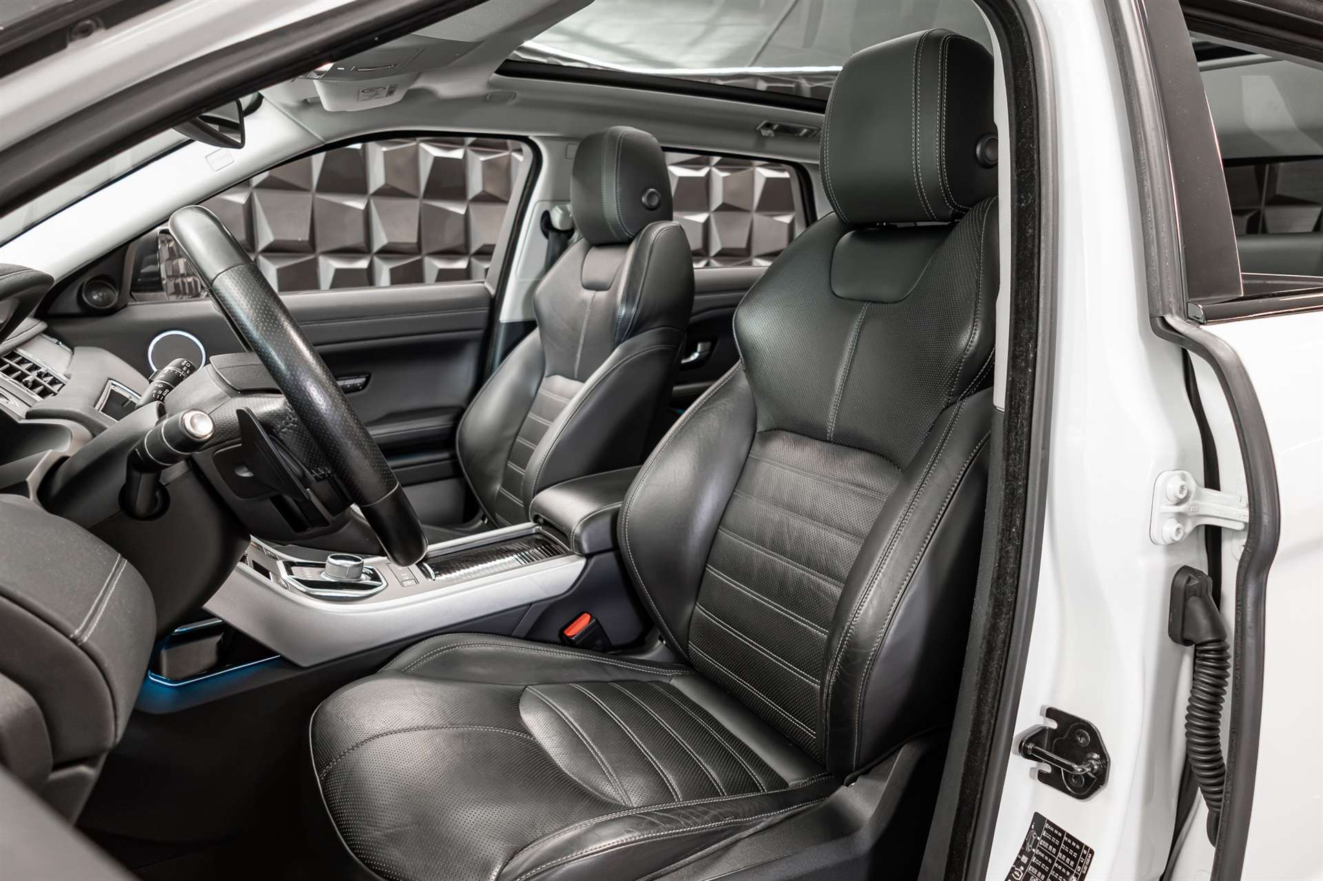 LAND ROVER Range Rover Evoque 2.0 Si4 HSE Dynamic AT9-image-13