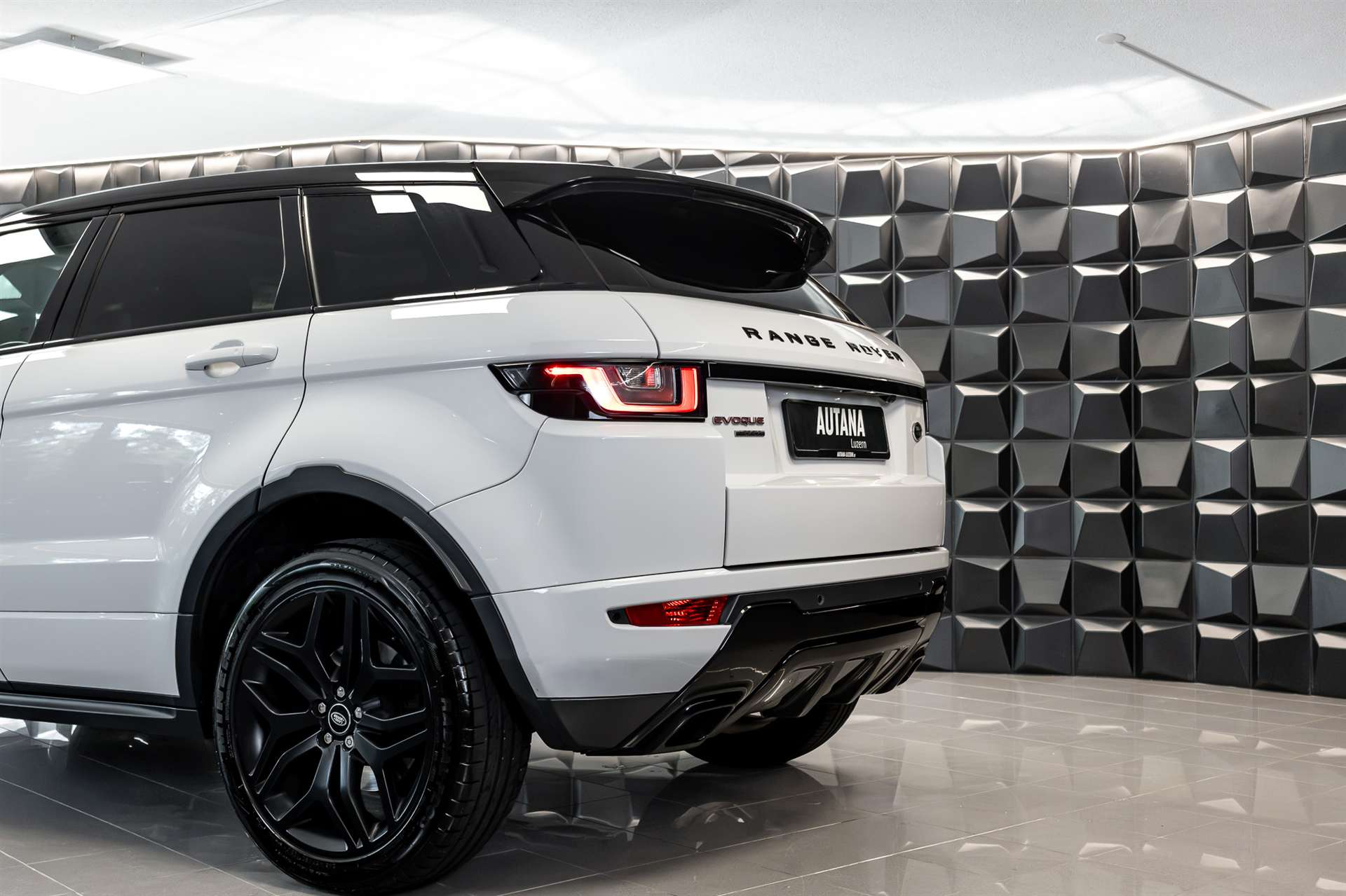 LAND ROVER Range Rover Evoque 2.0 Si4 HSE Dynamic AT9-image-31