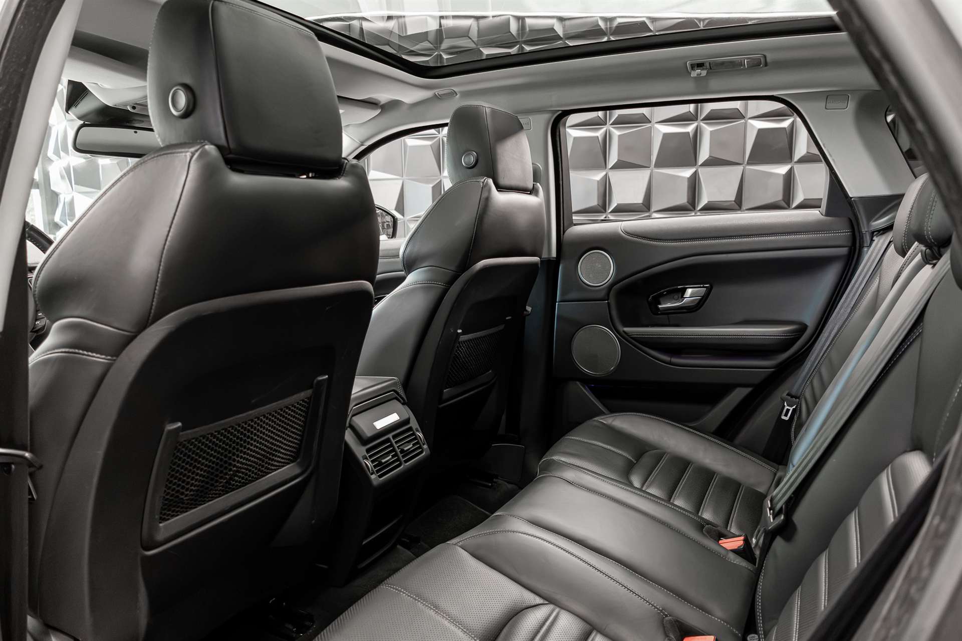 LAND ROVER Range Rover Evoque 2.0 Si4 HSE Dynamic AT9-image-24