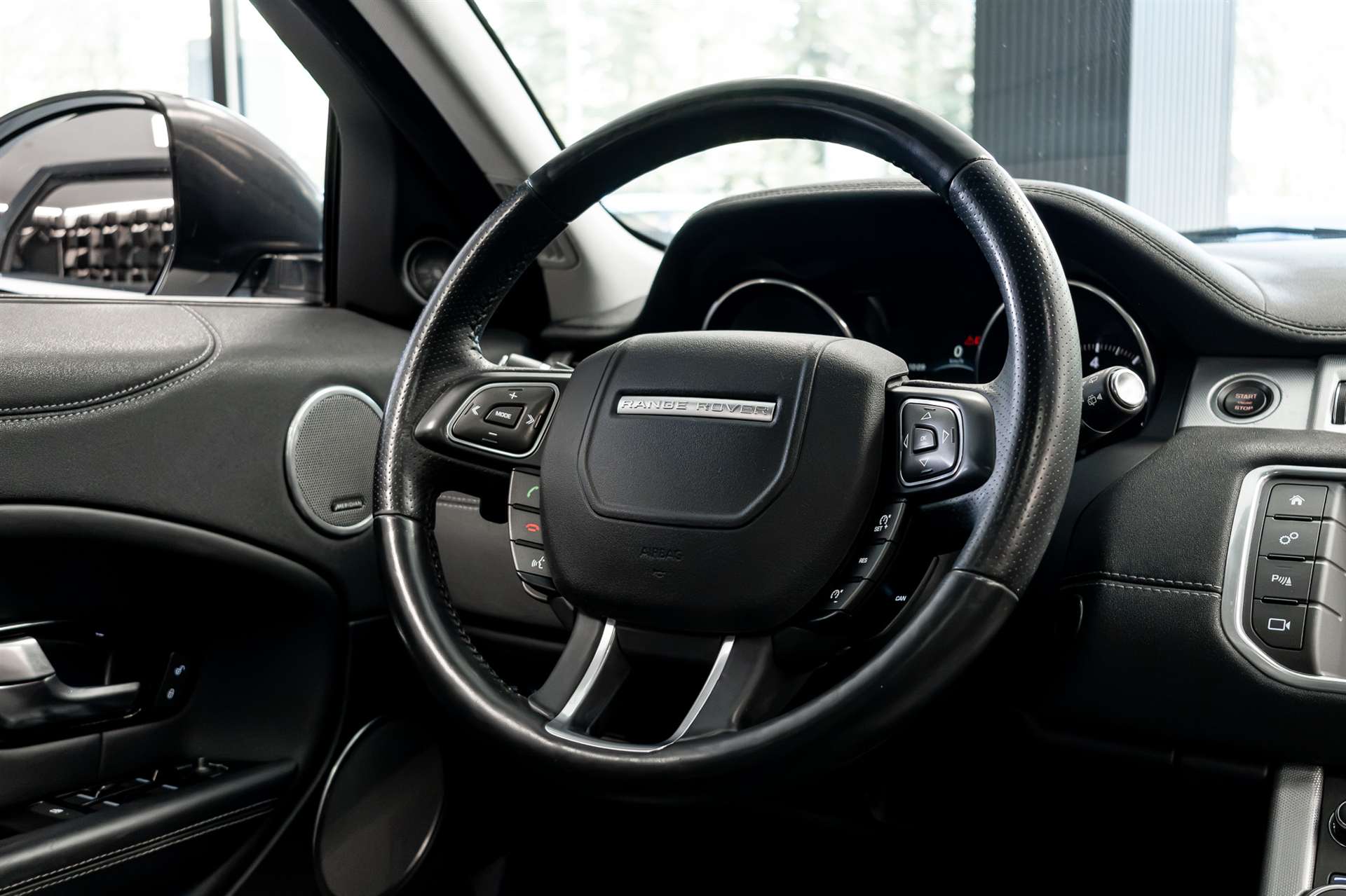 LAND ROVER Range Rover Evoque 2.0 Si4 HSE Dynamic AT9-image-6