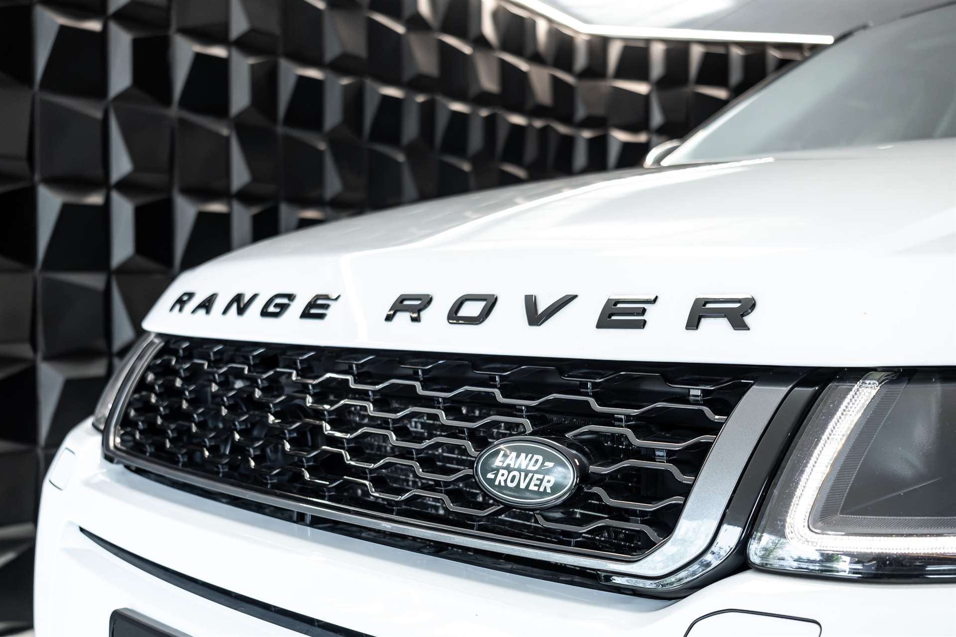 LAND ROVER Range Rover Evoque 2.0 Si4 HSE Dynamic AT9-image-28