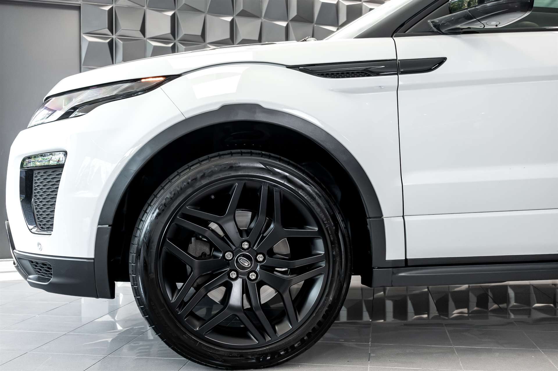 LAND ROVER Range Rover Evoque 2.0 Si4 HSE Dynamic AT9-image-30