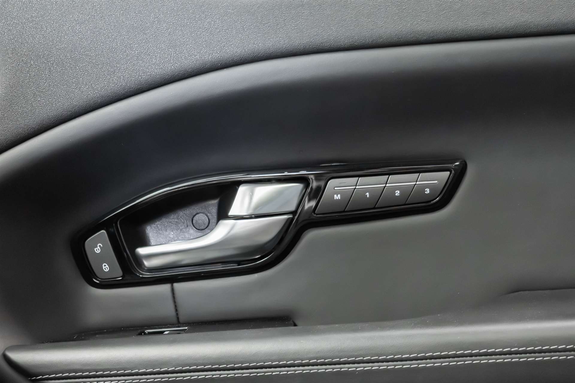 LAND ROVER Range Rover Evoque 2.0 Si4 HSE Dynamic AT9-image-23