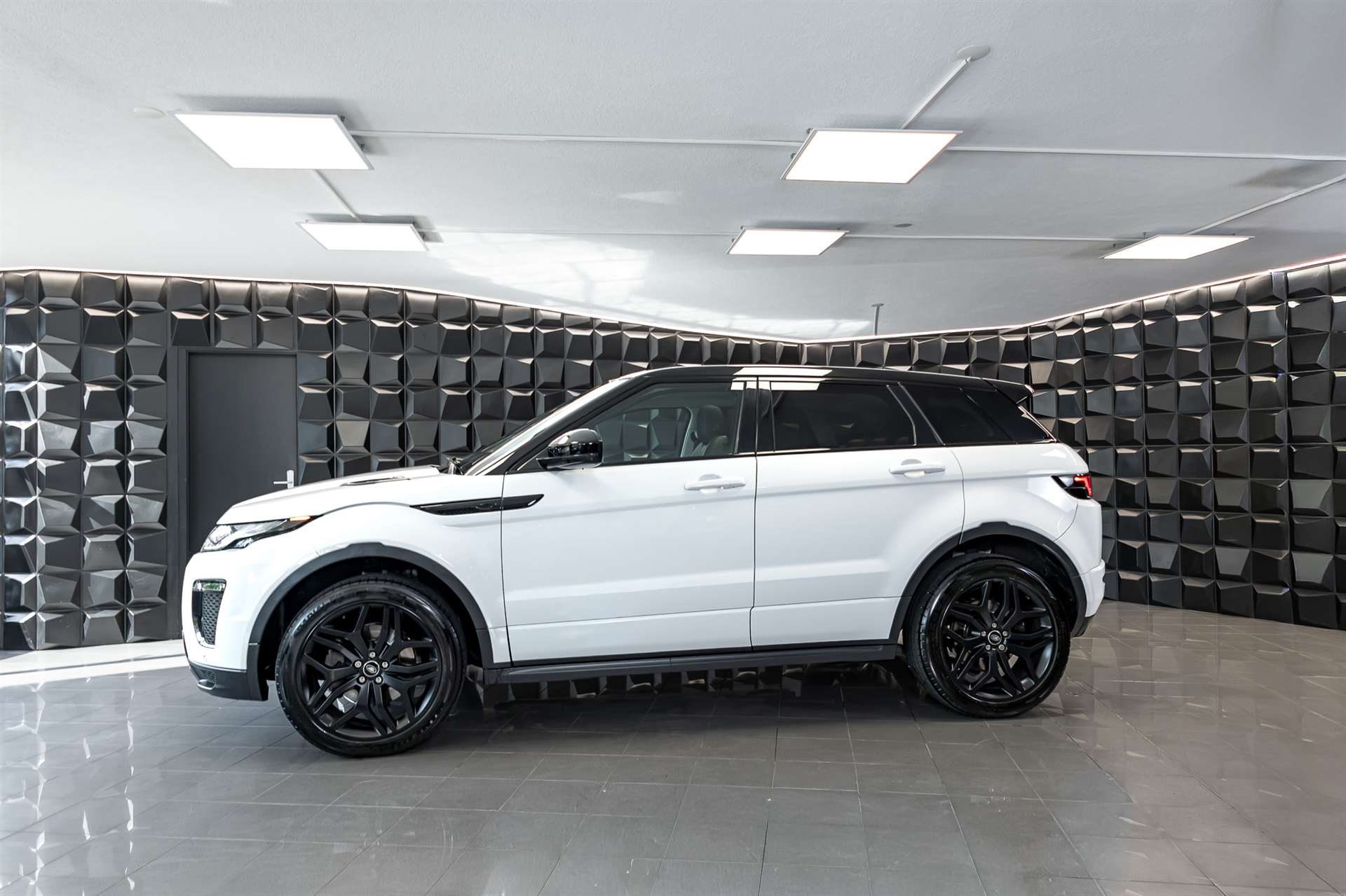 LAND ROVER Range Rover Evoque 2.0 Si4 HSE Dynamic AT9-image-1