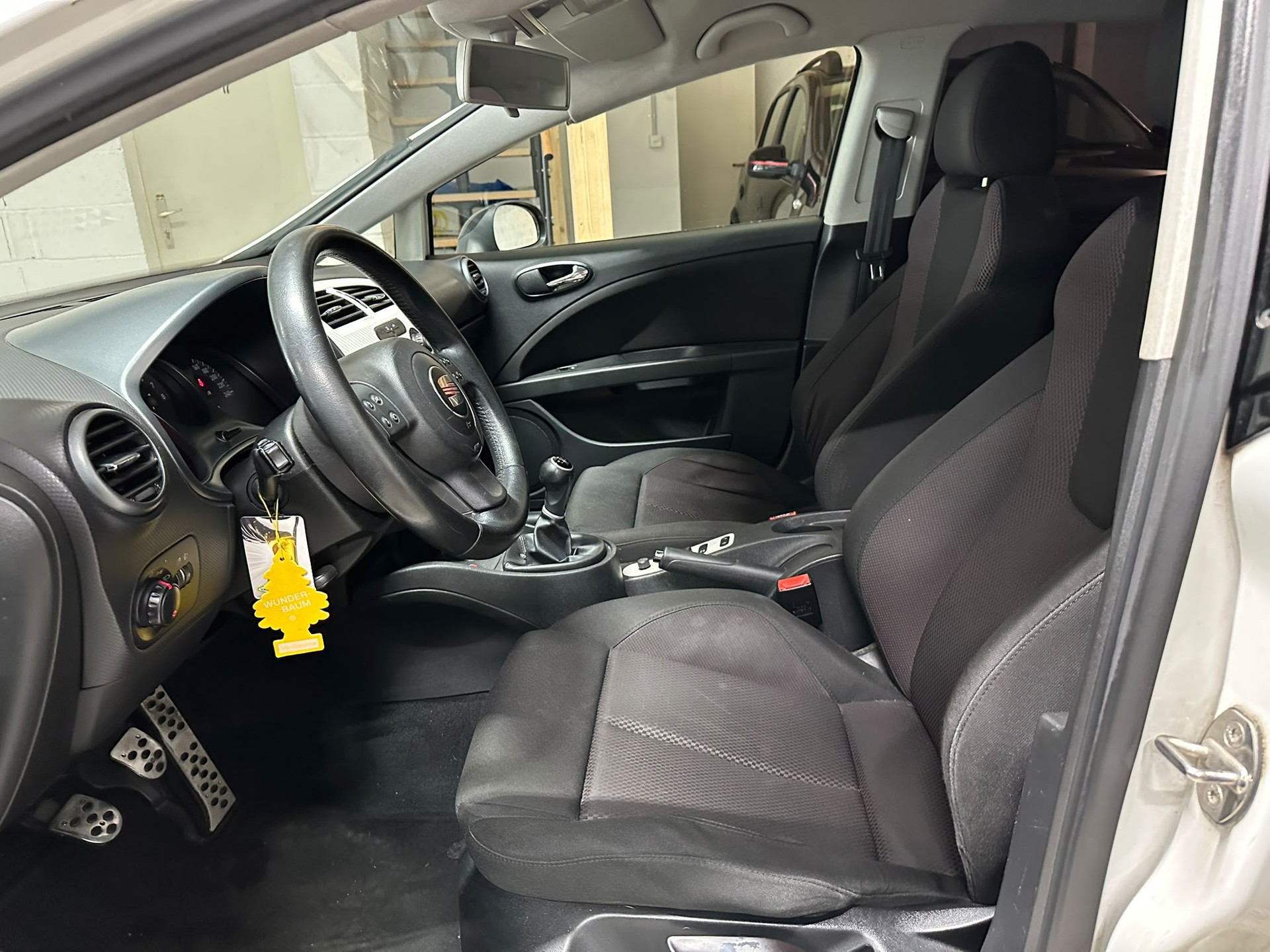 SEAT Leon 1.4 TSI Reference-image-10