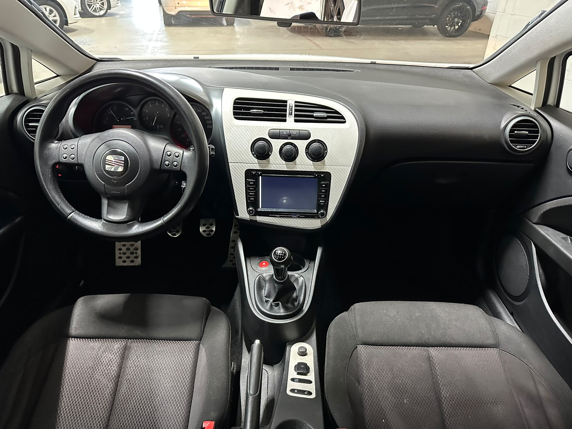 SEAT Leon 1.4 TSI Reference-image-9