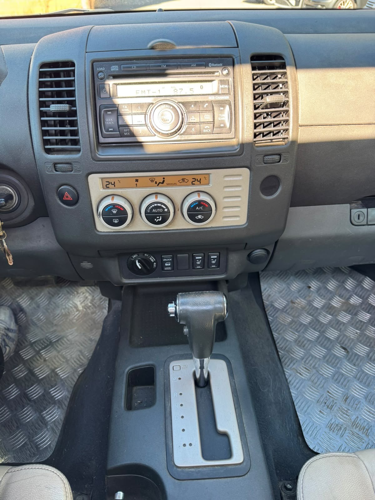 NISSAN Navara Double Cab SE 2.5 dCi A 4WD-image-7
