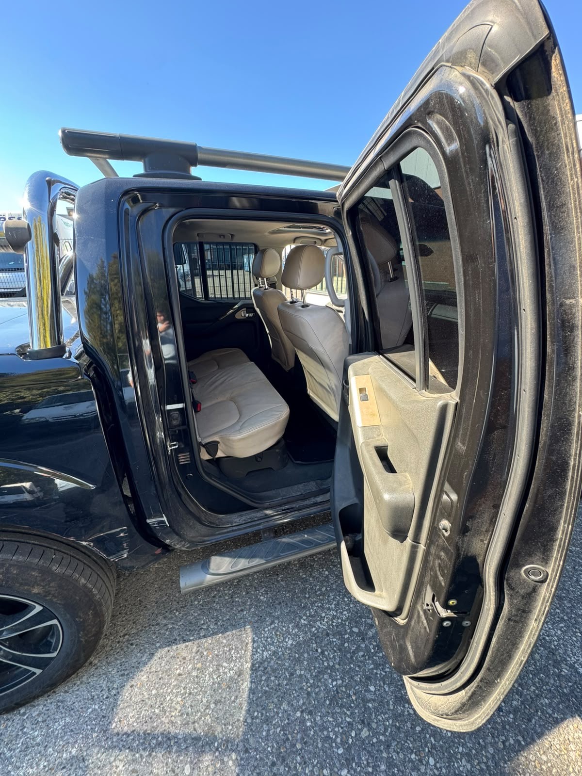 NISSAN Navara Double Cab SE 2.5 dCi A 4WD-image-8