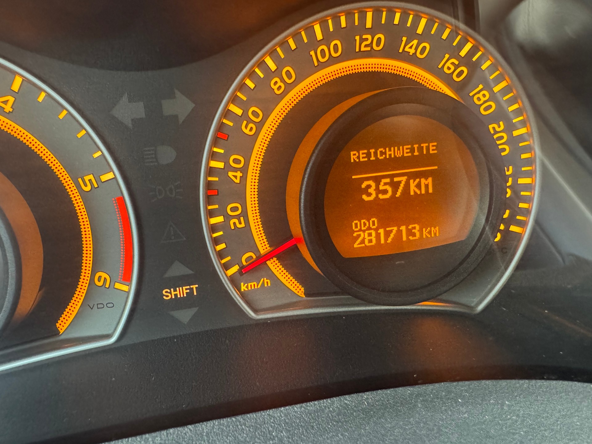 TOYOTA Auris 2.0 D-4D Linea Sol-image-9