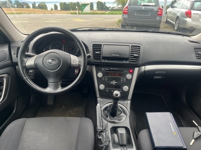 SUBARU Legacy 2.0R AWD Swiss-image-7
