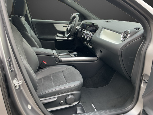 MERCEDES-BENZ GLA 200 Night Star 7G-D-image-8