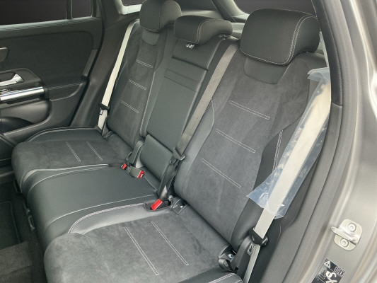 MERCEDES-BENZ GLA 200 Night Star 7G-D-image-10
