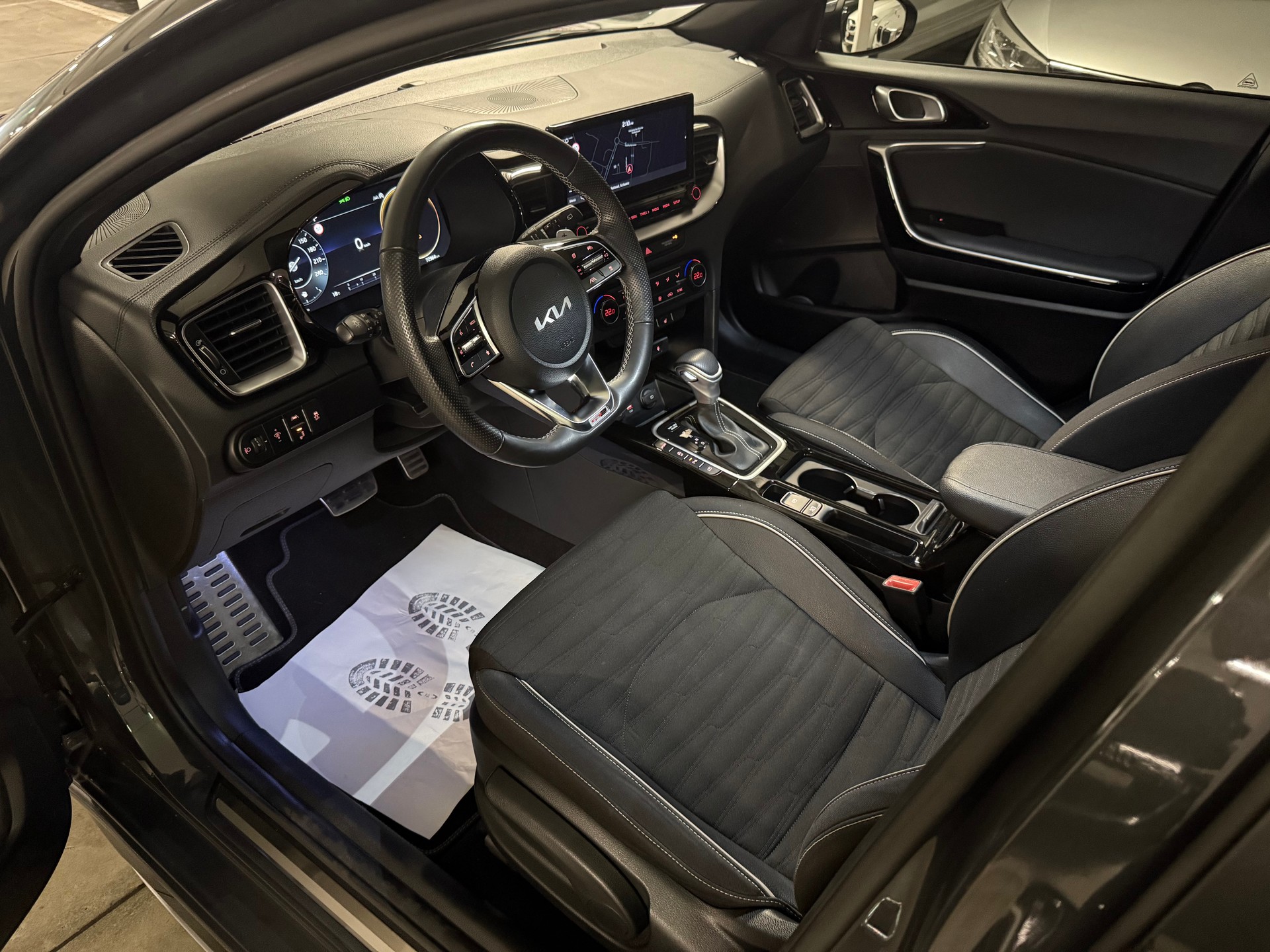 KIA Ceed 1.5 T-GDi Power DCT GT line Werksgarantie, Panorama, RF- Kamera-image-8