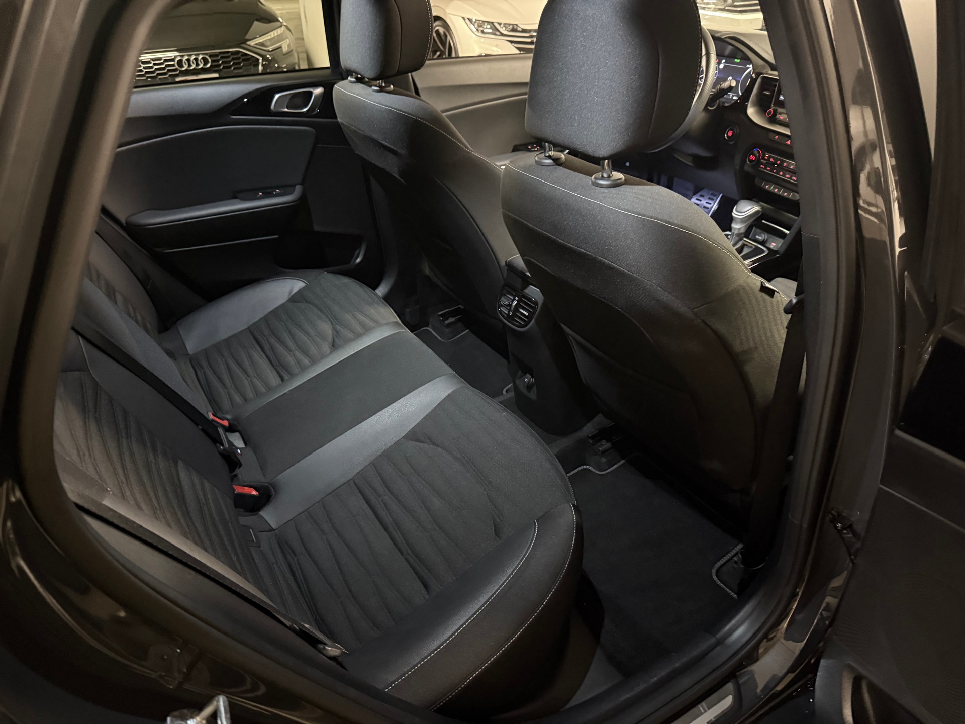 KIA Ceed 1.5 T-GDi Power DCT GT line Werksgarantie, Panorama, RF- Kamera-image-12