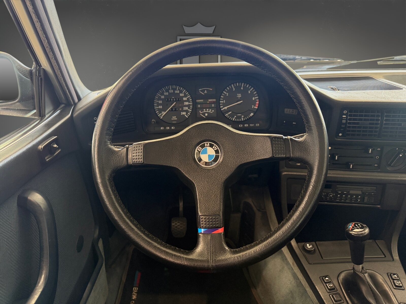 BMW 528i-image-11