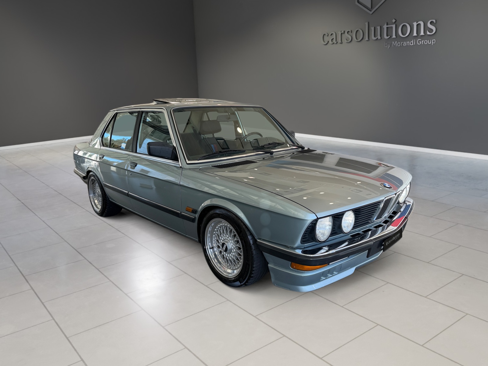 BMW 528i-image-4