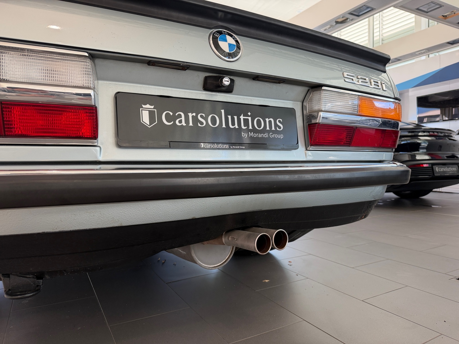 BMW 528i-image-8
