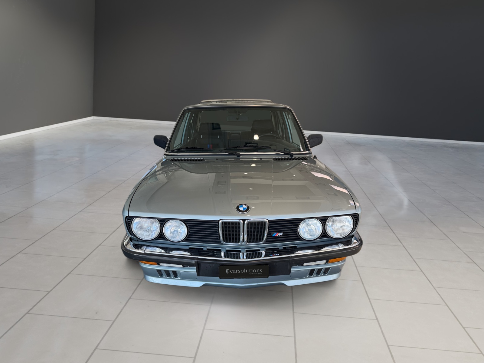 BMW 528i-image-6