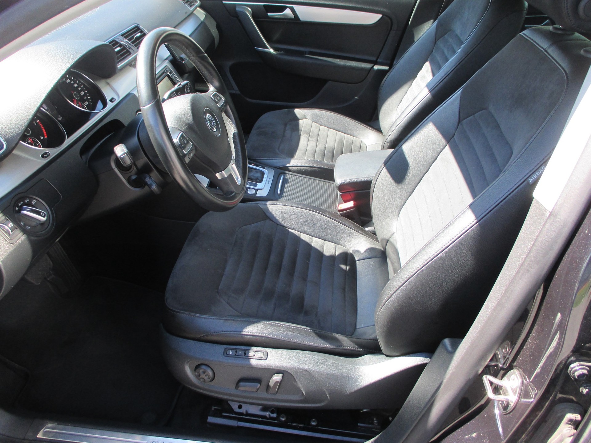 VW Passat Variant 2.0 TDI BMT Highline 4MDSG-image-10