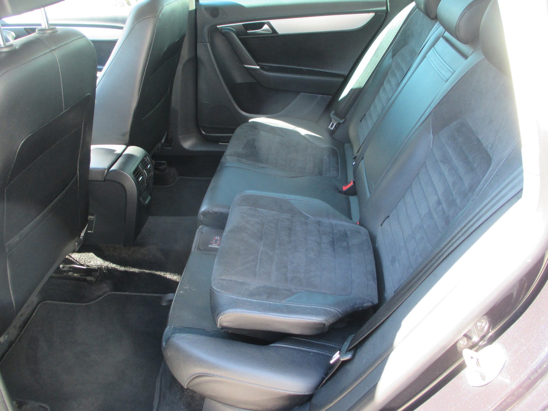 VW Passat Variant 2.0 TDI BMT Highline 4MDSG-image-11