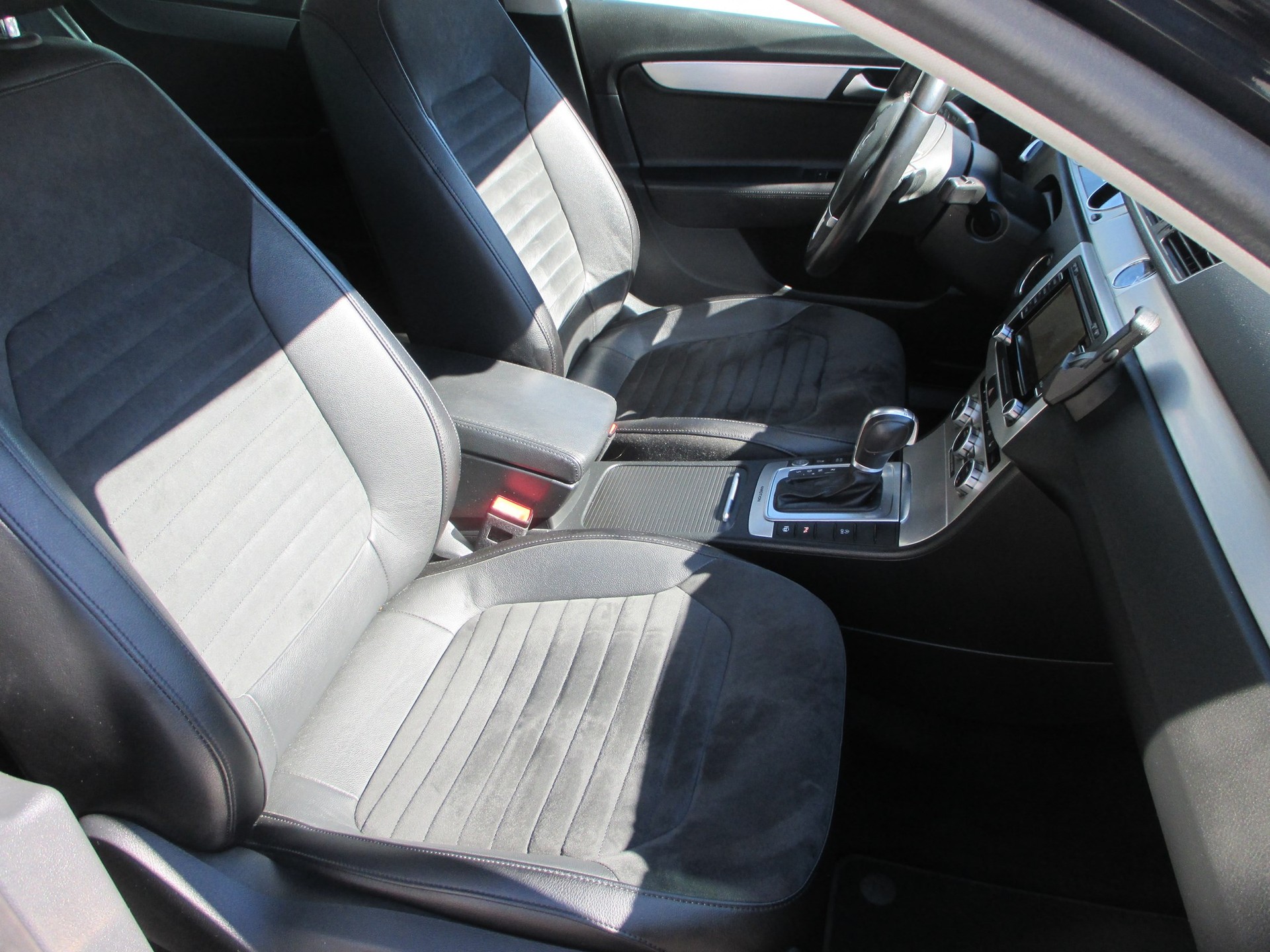 VW Passat Variant 2.0 TDI BMT Highline 4MDSG-image-13