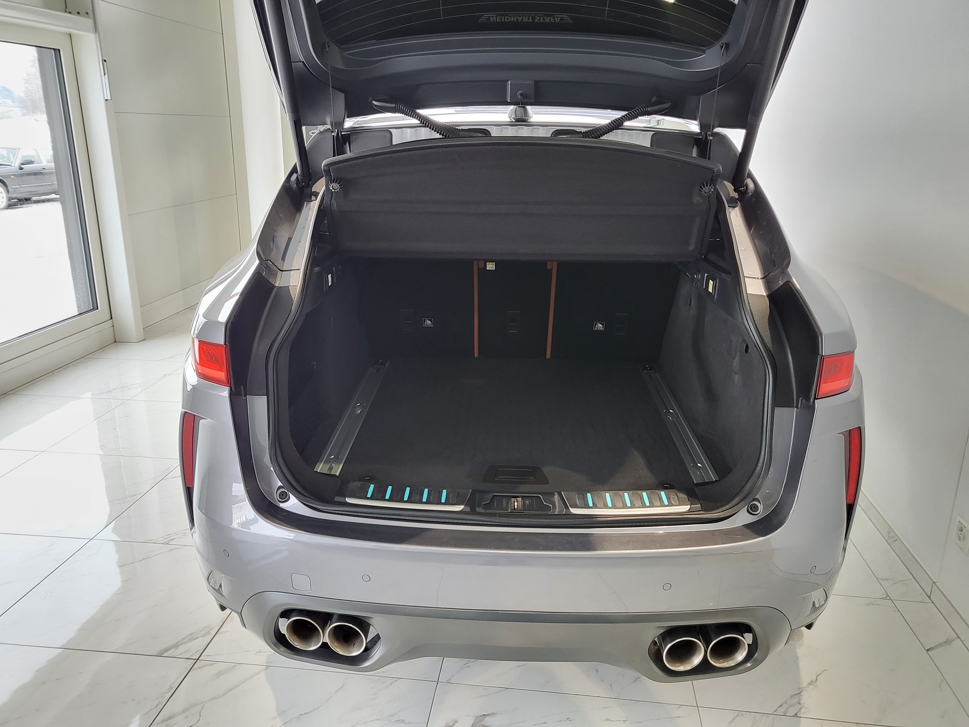 JAGUAR F-Pace 5.0 V8 SVR AWD Automatik-image-7