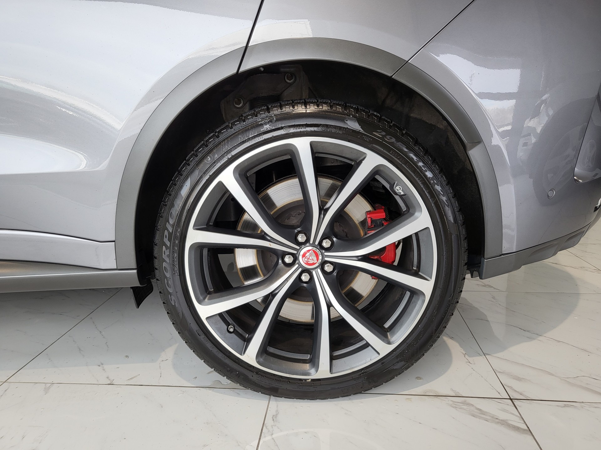 JAGUAR F-Pace 5.0 V8 SVR AWD Automatik-image-11