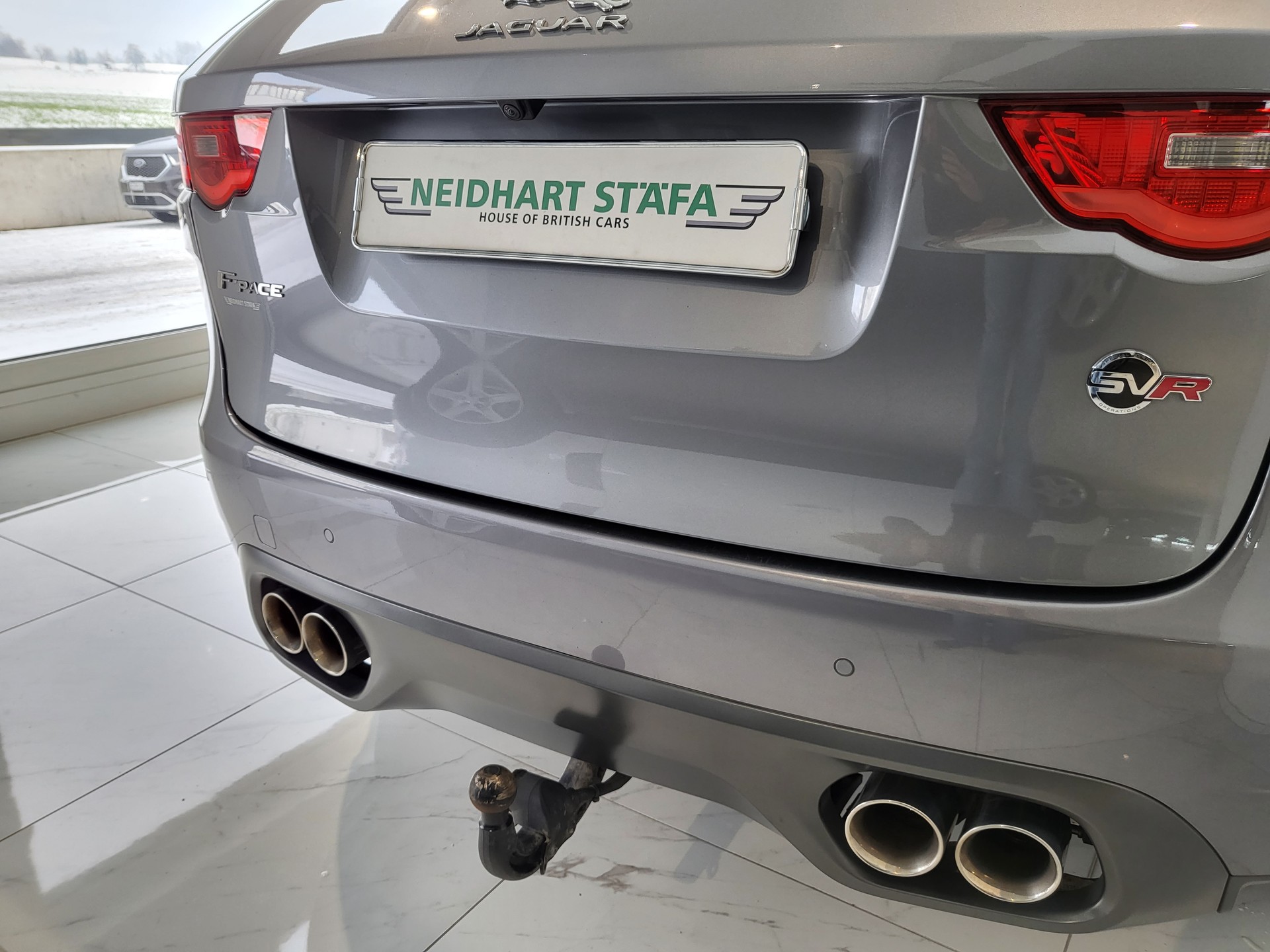 JAGUAR F-Pace 5.0 V8 SVR AWD Automatik-image-2