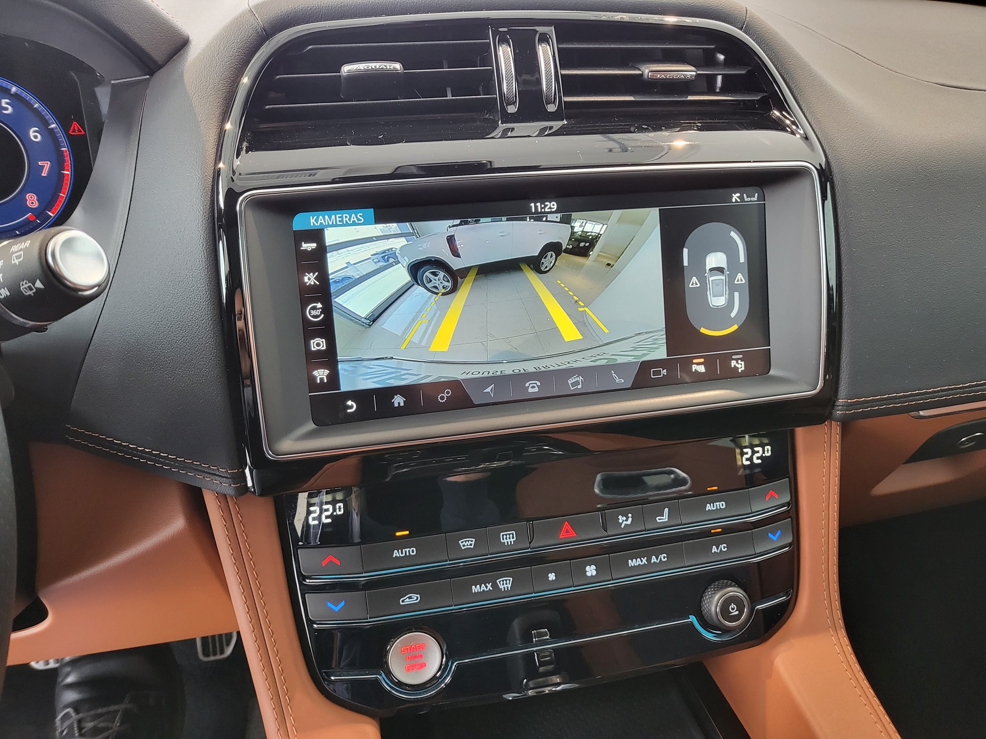 JAGUAR F-Pace 5.0 V8 SVR AWD Automatik-image-9