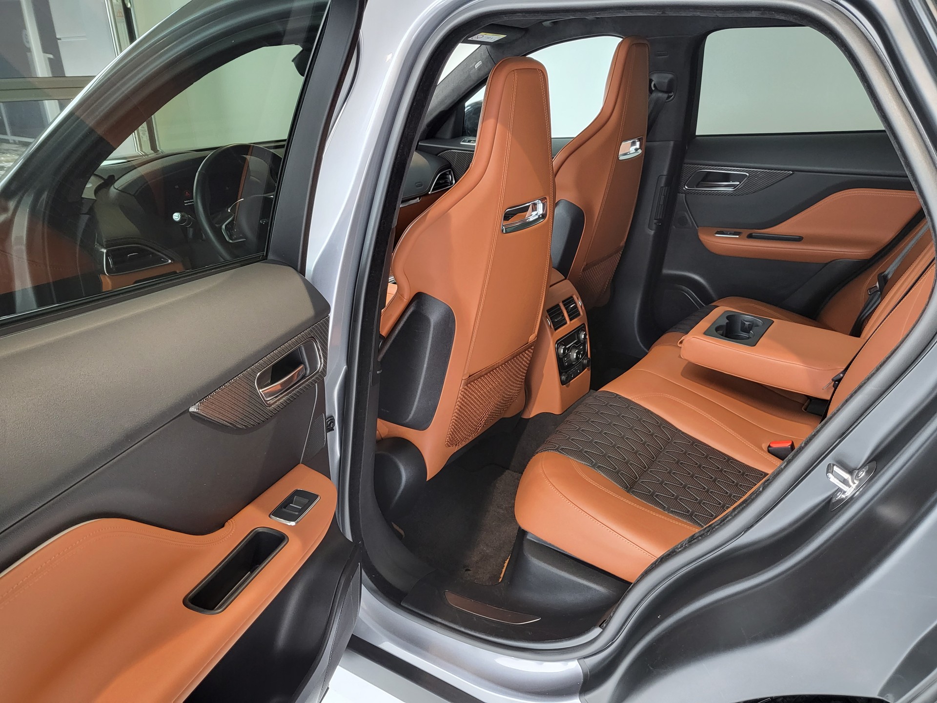 JAGUAR F-Pace 5.0 V8 SVR AWD Automatik-image-5