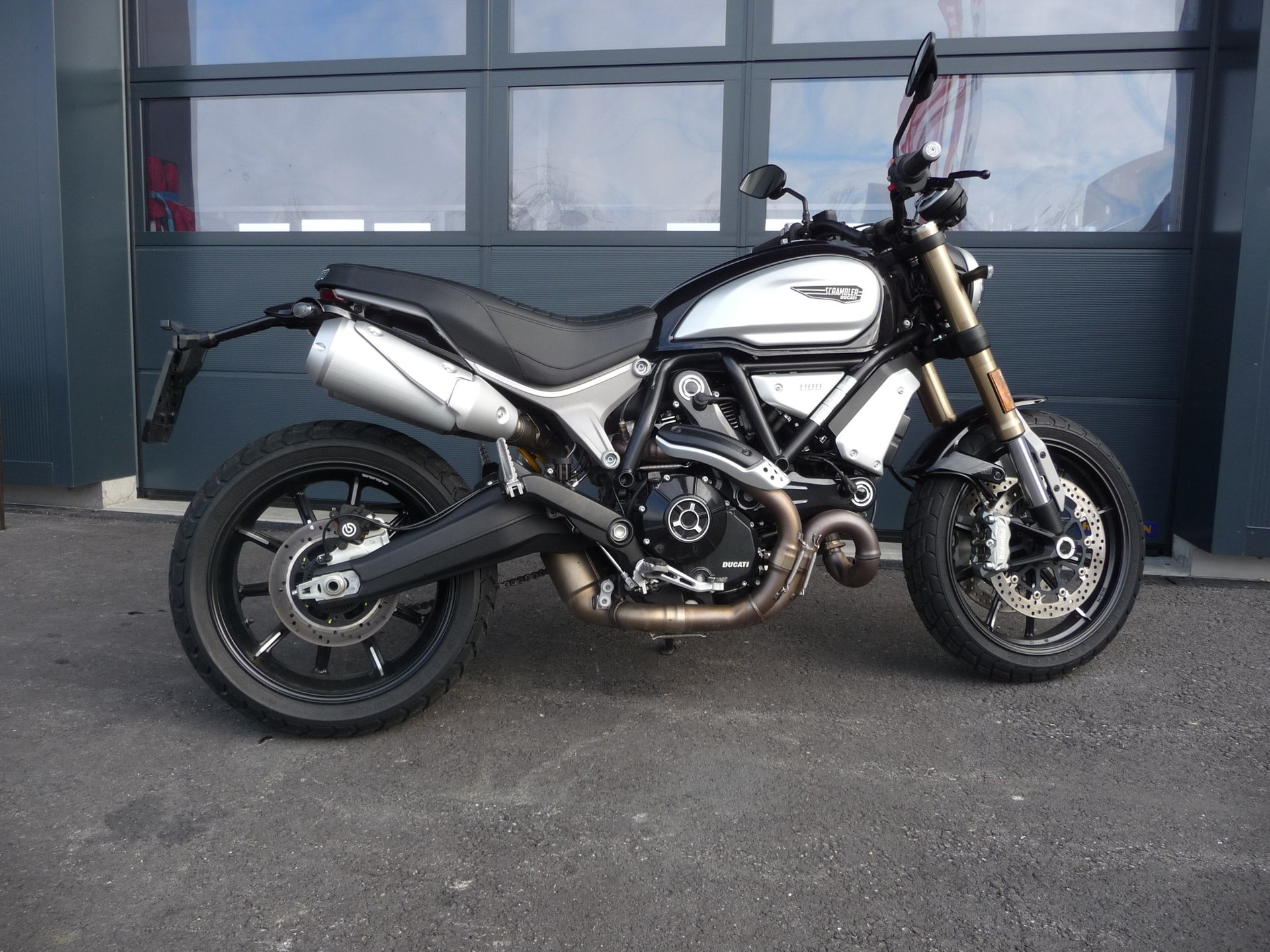 DUCATI Scrambler 1100-showroom-element-1