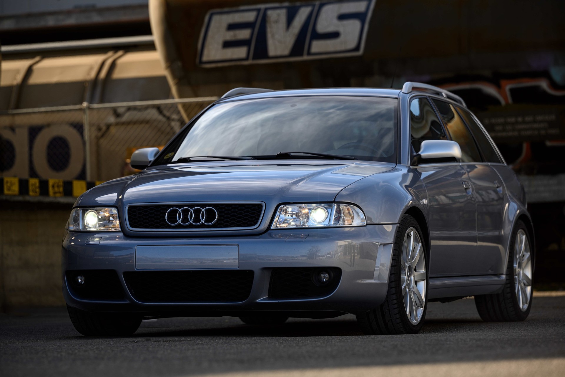 AUDI RS4 B5-image-1