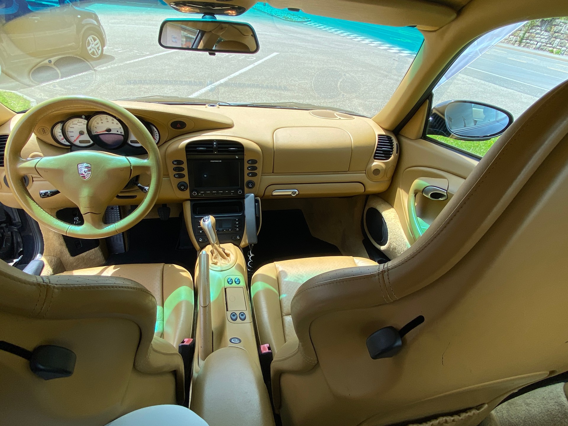 PORSCHE 911 Carrera 4 S-image-12