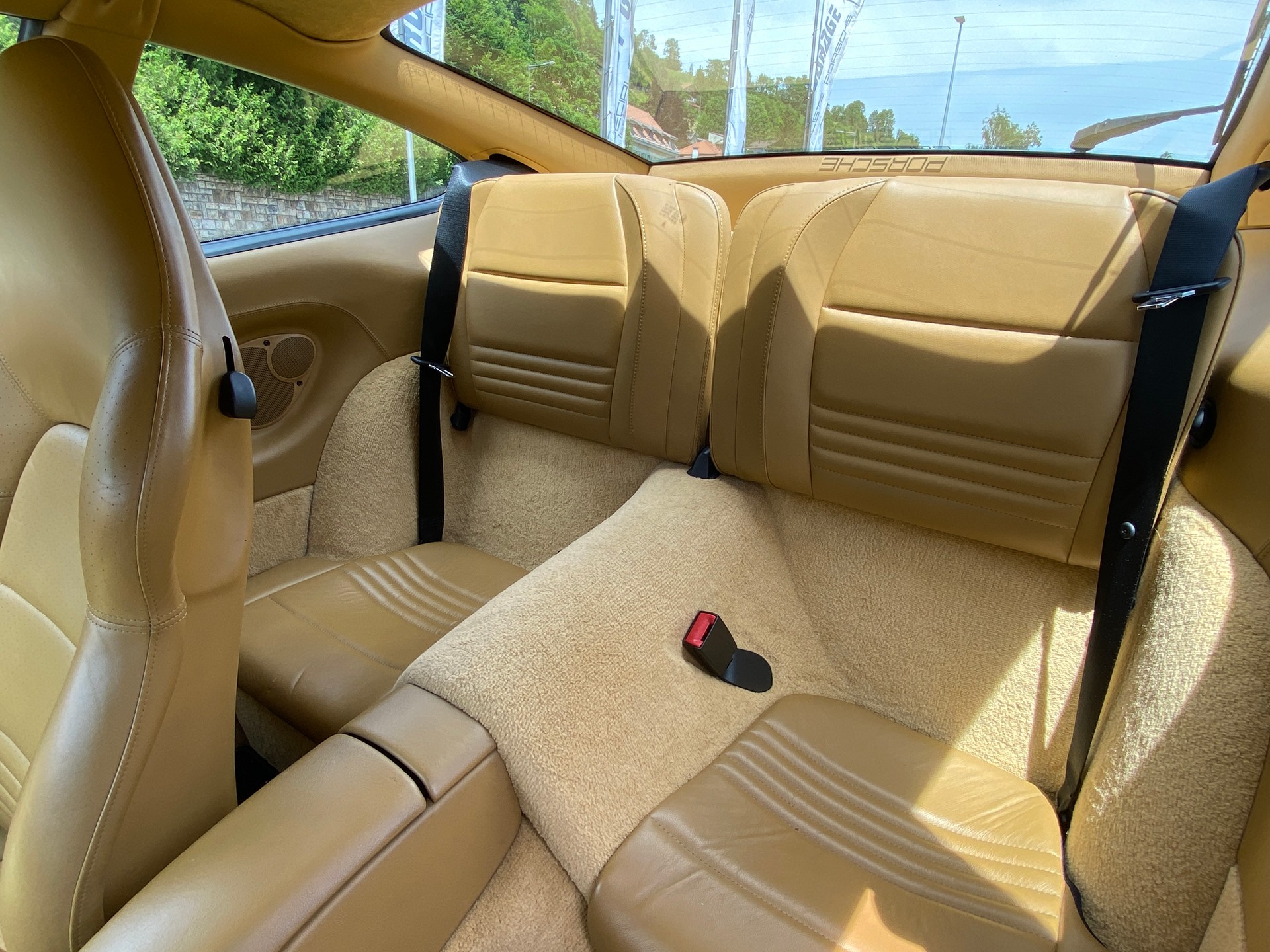 PORSCHE 911 Carrera 4 S-image-10