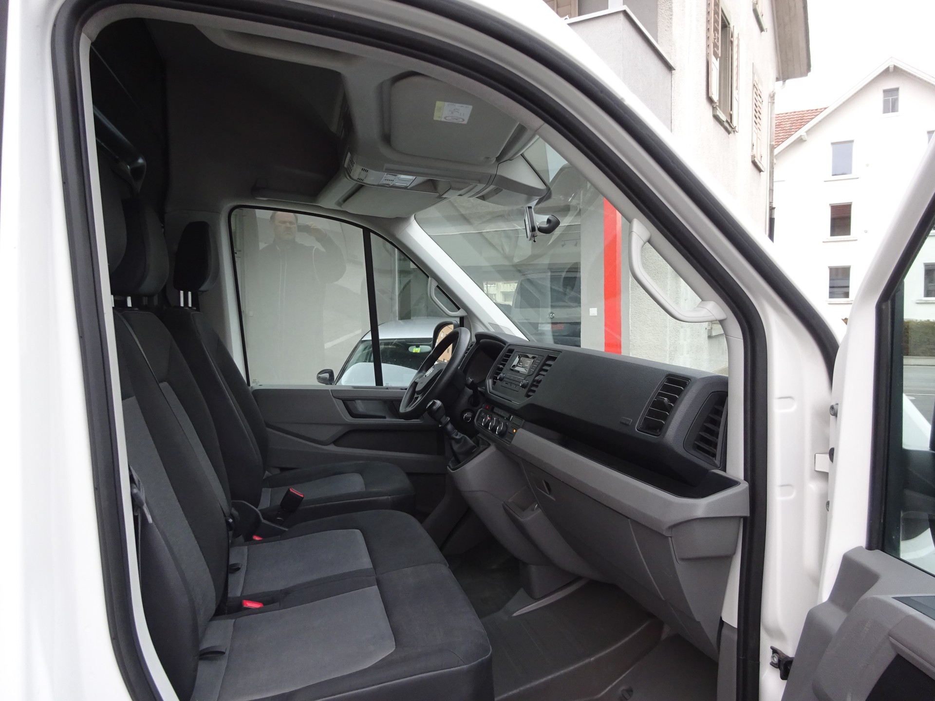 VW Crafter 35 2.0 TDI L4-image-8