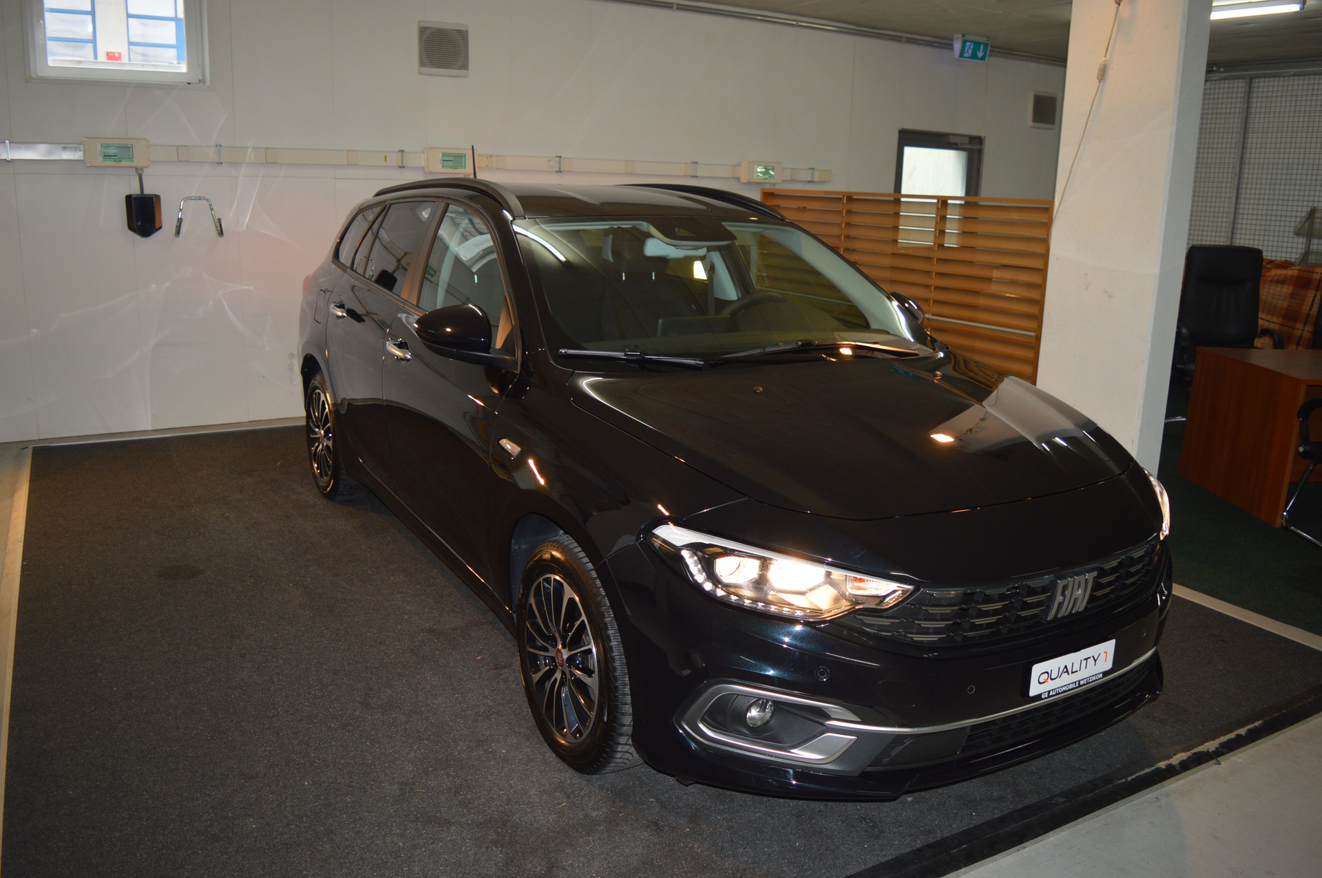 FIAT Tipo 1.5 Hybrid Station Wagon Swiss Edition-image-2