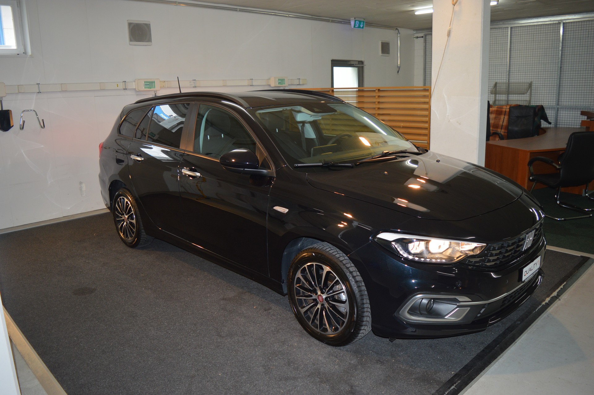 FIAT Tipo 1.5 Hybrid Station Wagon Swiss Edition-image-3