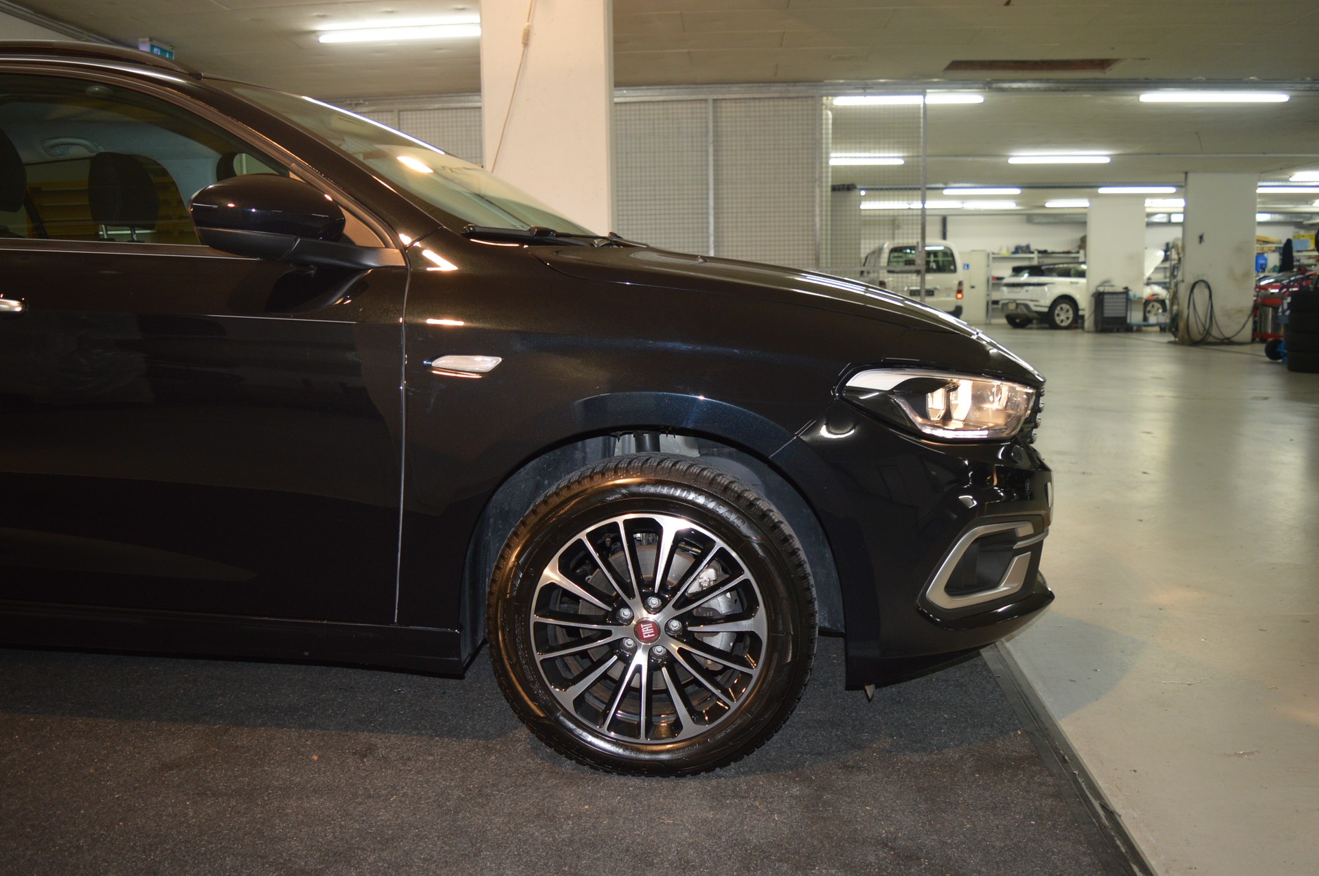FIAT Tipo 1.5 Hybrid Station Wagon Swiss Edition-image-7