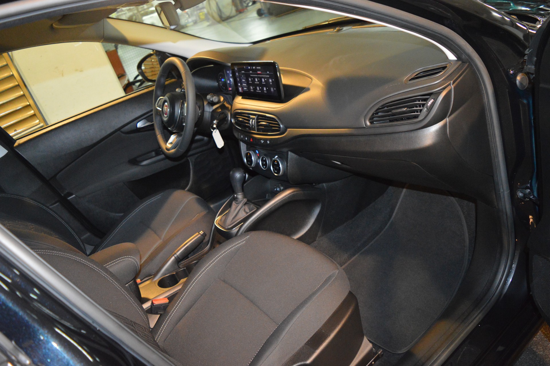 FIAT Tipo 1.5 Hybrid Station Wagon Swiss Edition-image-21
