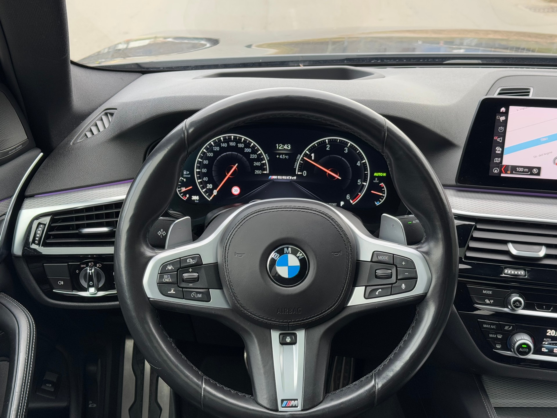BMW M550d xDrive Steptronic-image-13