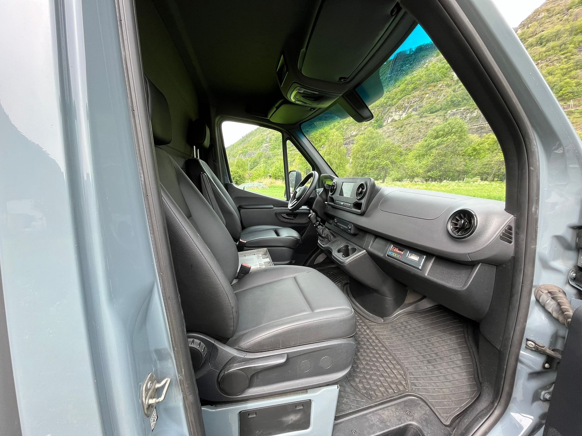 MERCEDES-BENZ Sprinter 314 CDI Standard FWD-image-12