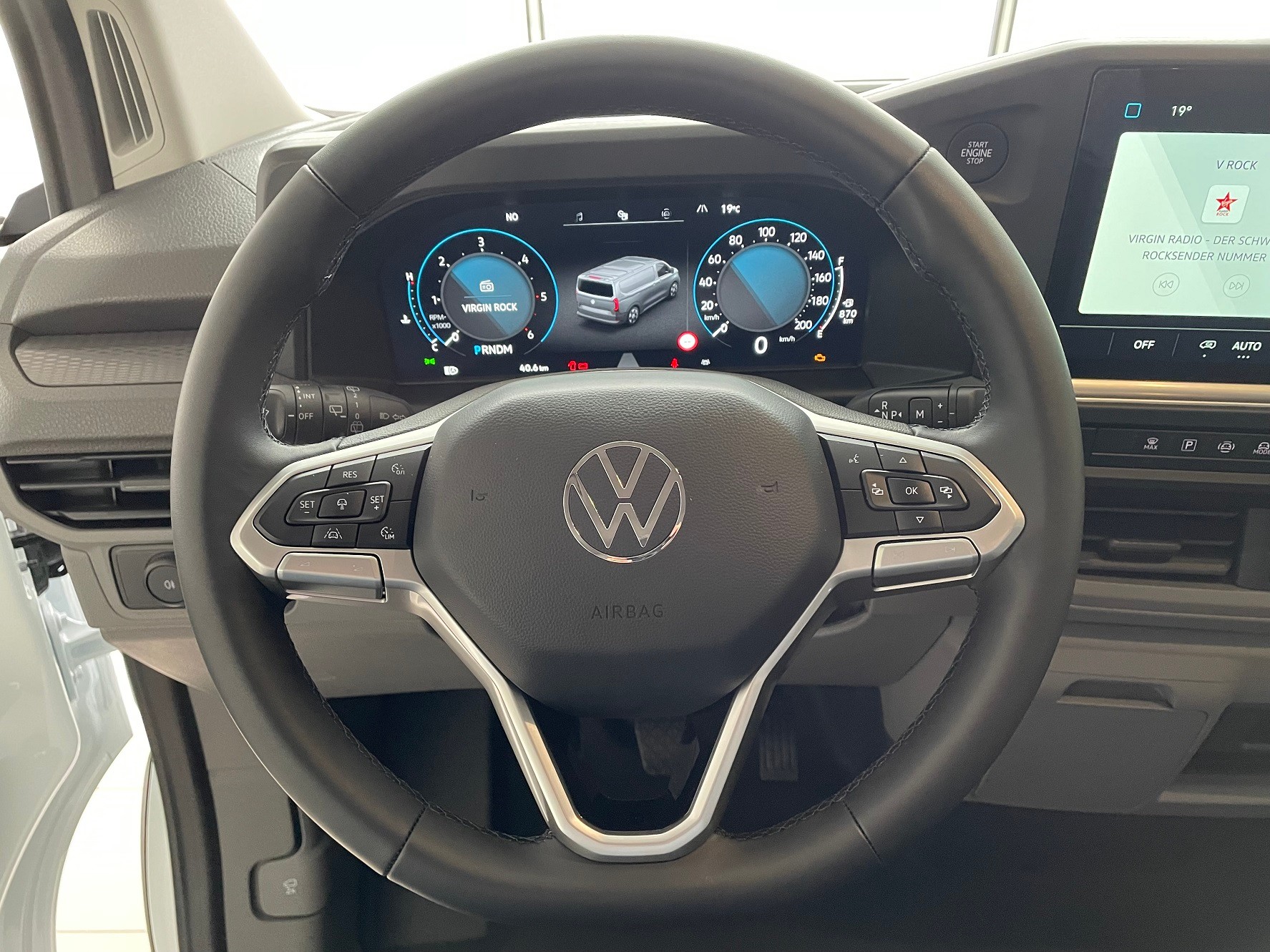 VW Transporter 2.0 TDI Automat-image-12