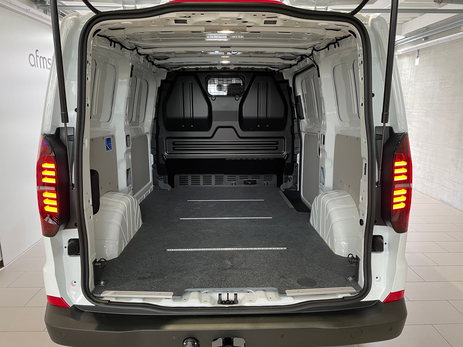 VW Transporter 2.0 TDI Automat-image-5