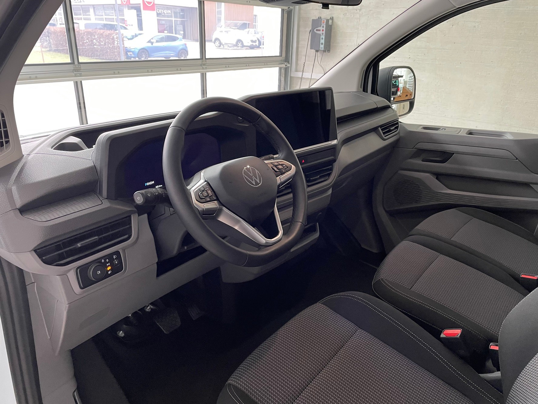 VW Transporter 2.0 TDI Automat-image-10