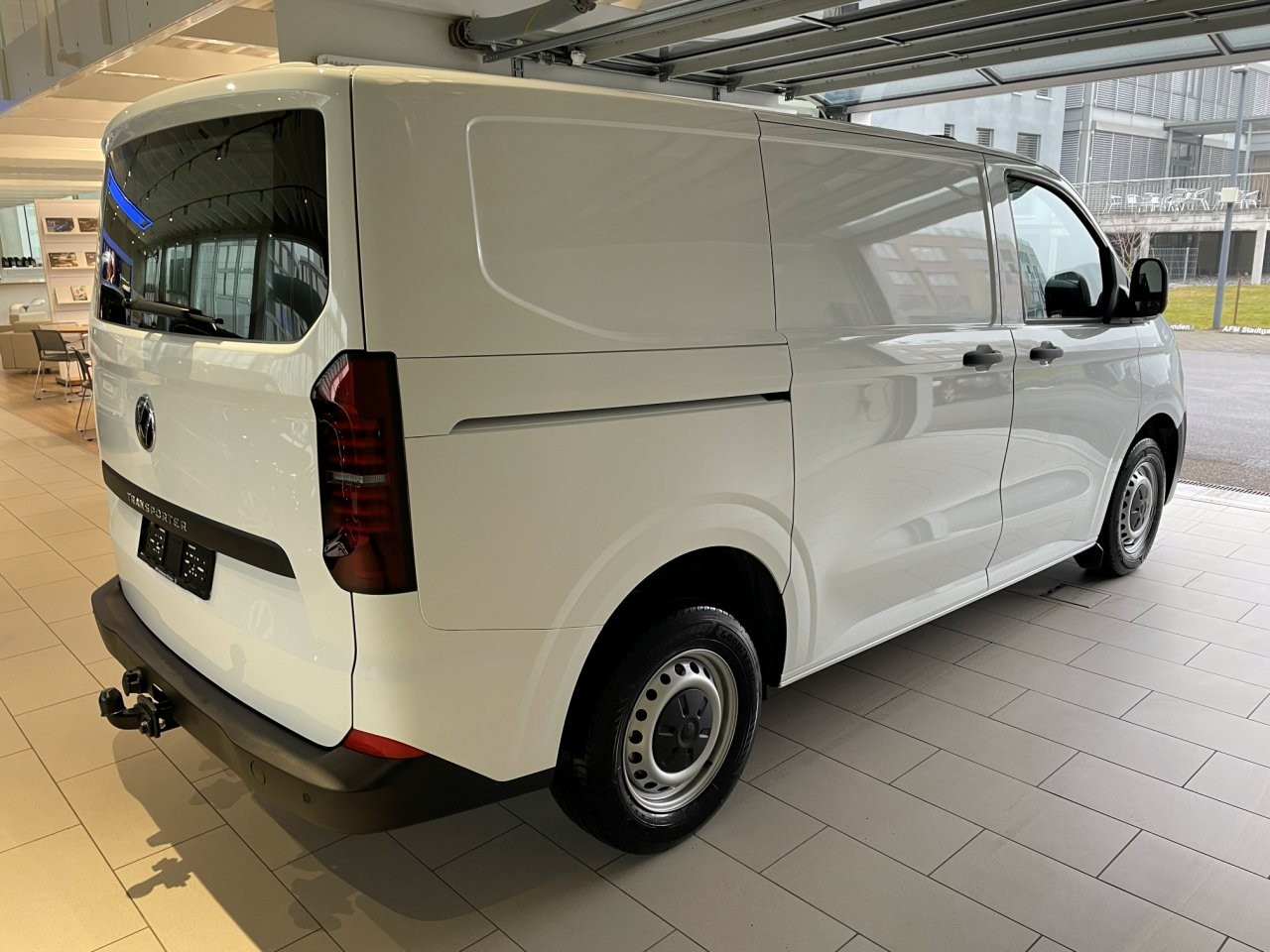 VW Transporter 2.0 TDI Automat-showroom-element-1