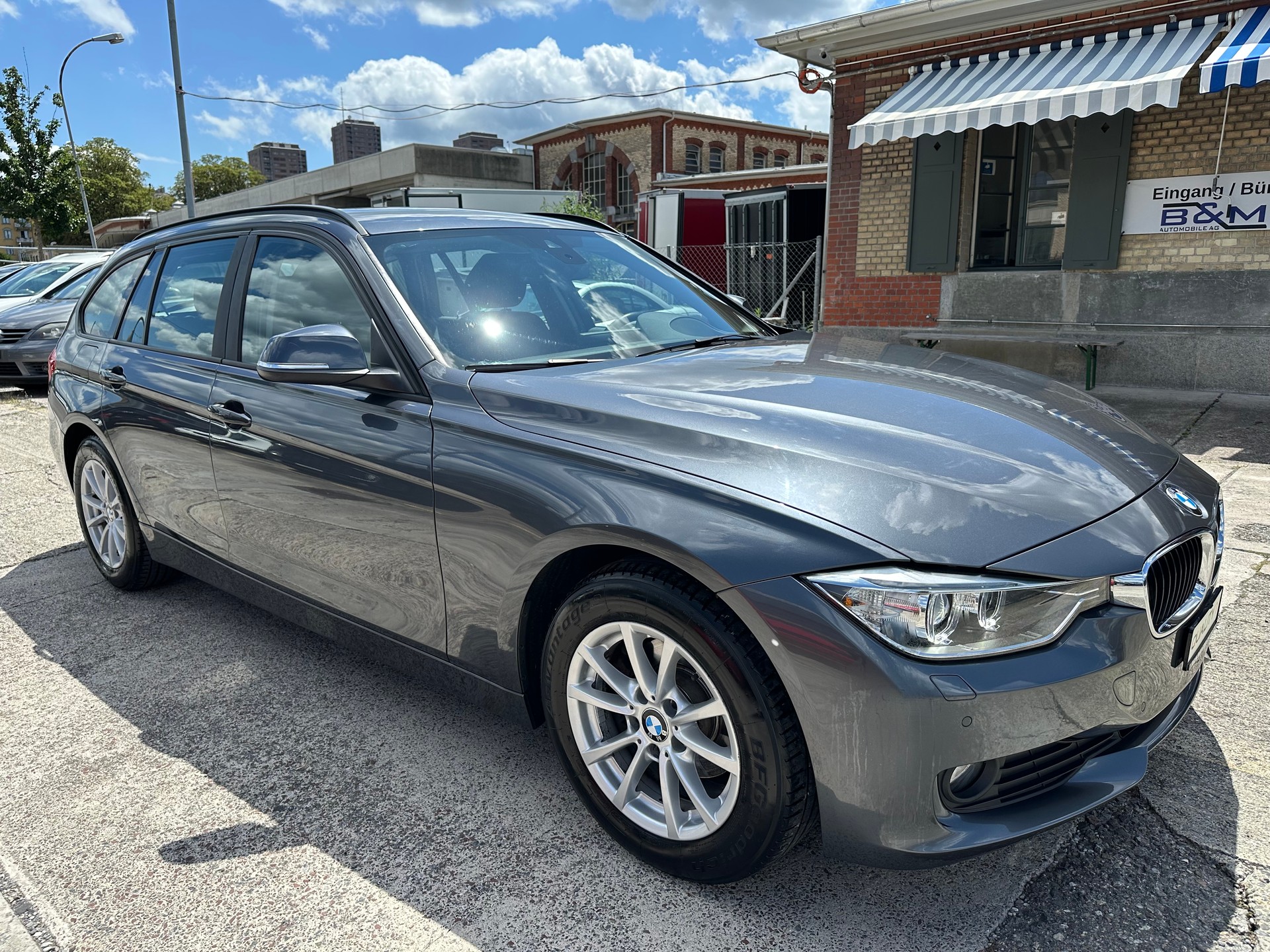 BMW 318d Touring Steptronic-image-2