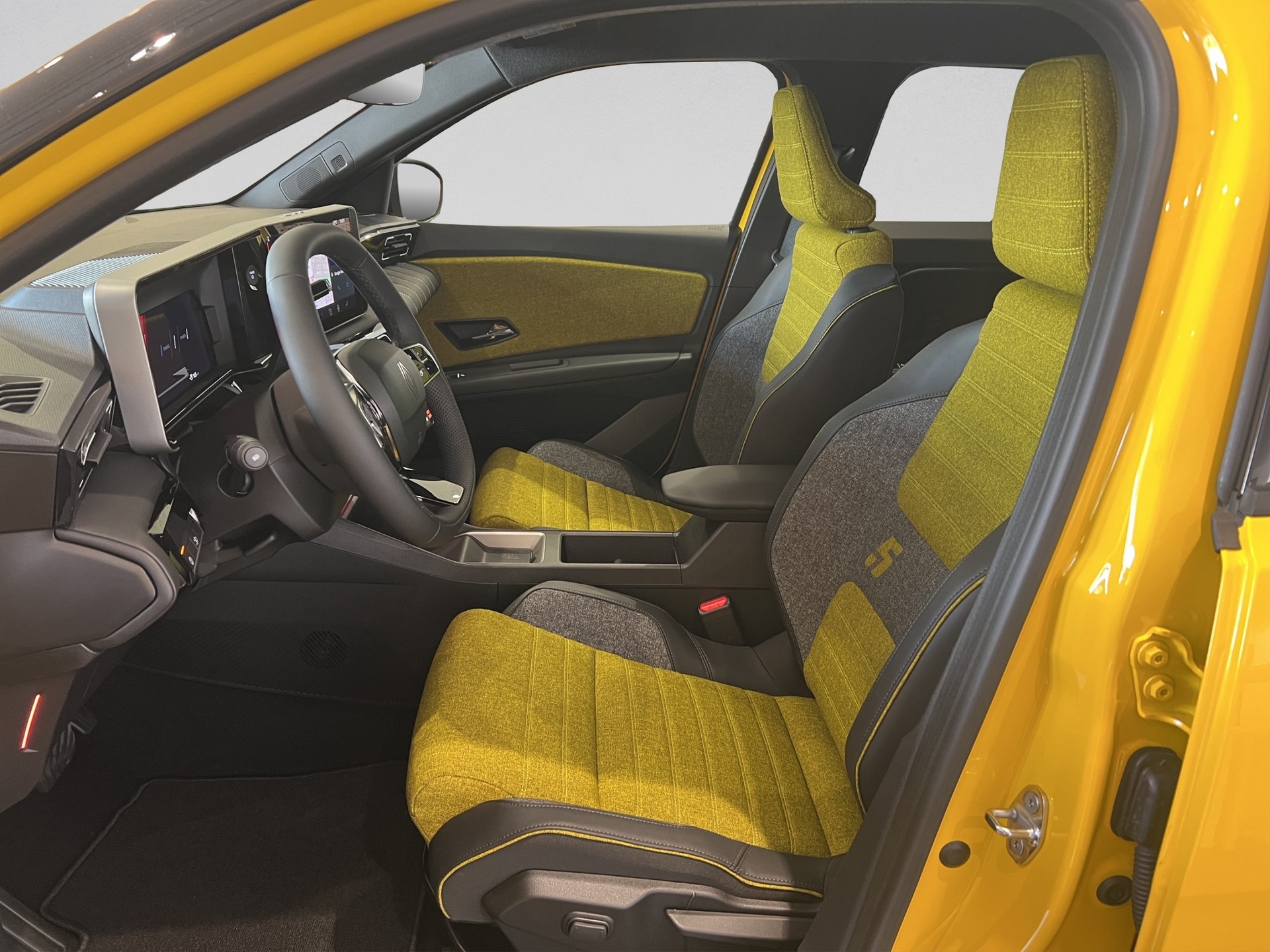 RENAULT R5 E-Tech Comfort Range 52 kWh Iconic Five-image-4