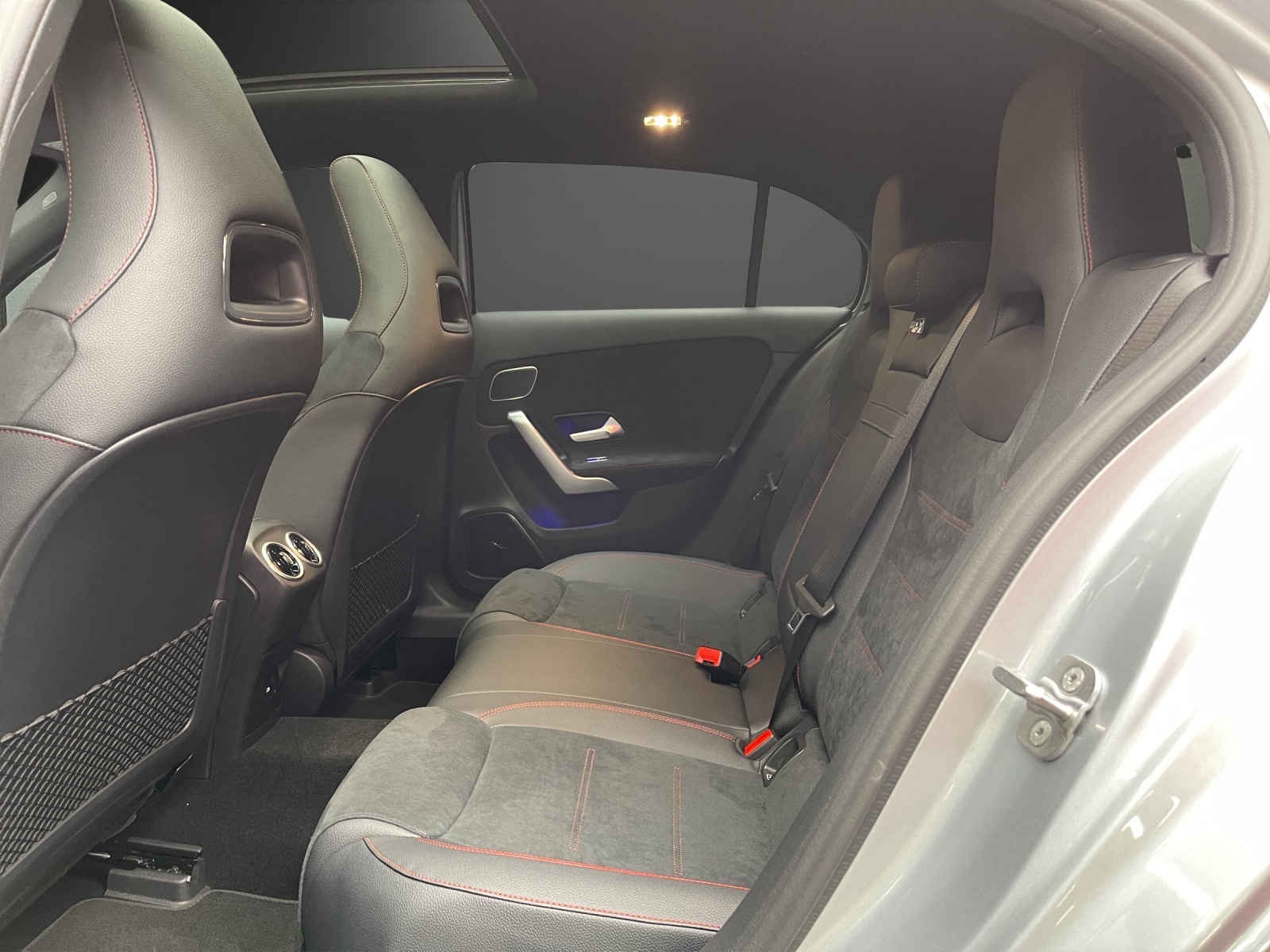 MERCEDES-BENZ A 200 Night Star 7G-DCT-image-10