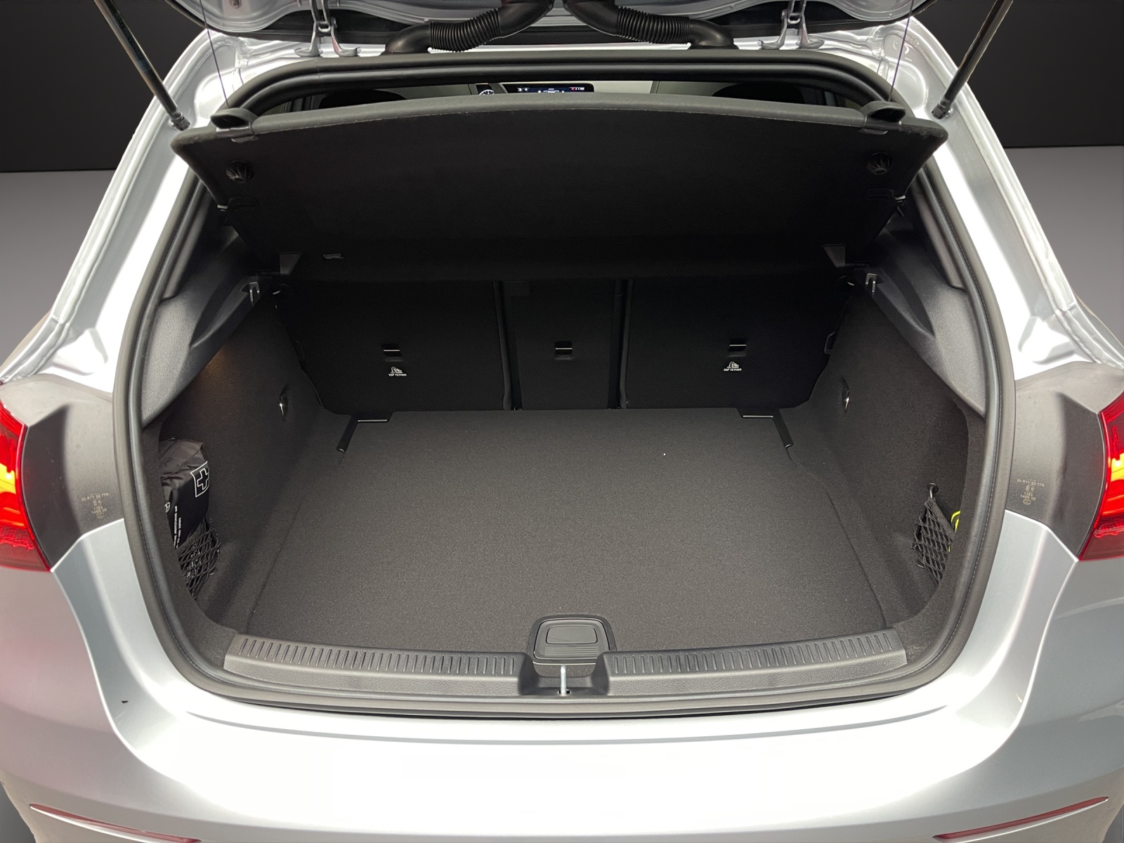 MERCEDES-BENZ A 200 Night Star 7G-DCT-image-5